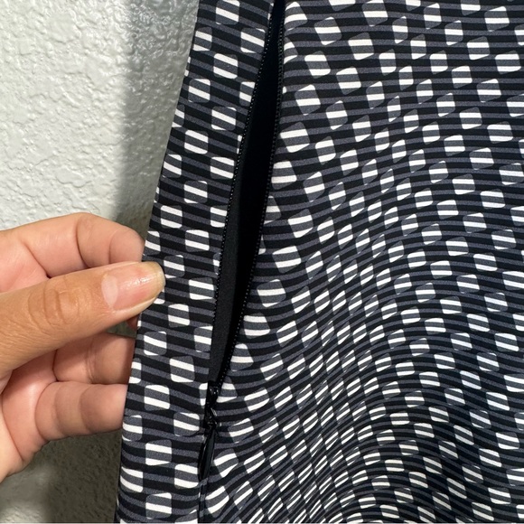 Lululemon Til Dawn Black White Deep Dive Dress Size 8 - Picture 7 of 16